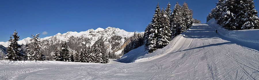 Salendo l'ampia pista panoramica nel tratto in decisa salita verso Torcola Vaga